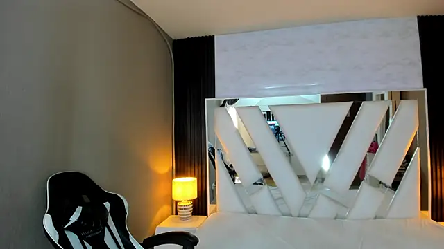 Snapshot of Linda4Petite chatting on May 2026 06:36:02 PM Linda4Petite online show from May 2026 06:36:02 PM