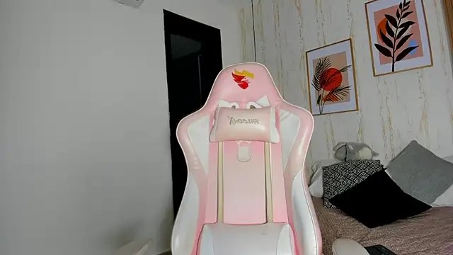 CameronCollins  online show from January 2025 07:31:01 PM