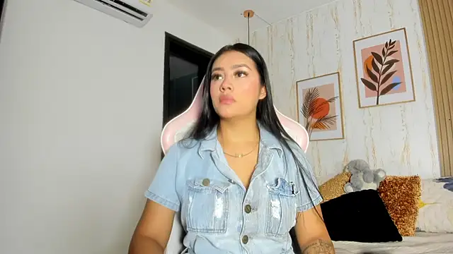 CameronCollins  online show from January 2025 07:28:02 PM