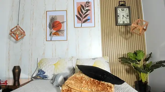 CameronCollins  online show from February 2025 10:43:02 PM