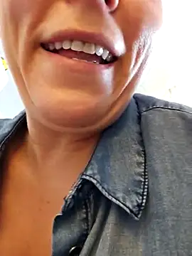 Ellie-L-Elizabeth online show from February 2025 05:31:01 PM