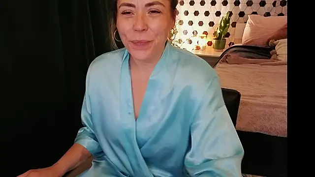 Snapshot of Ellie-L-Elizabeth chatting on July 2026 04:04:02 AM Ellie-L-Elizabeth online show from July 2026 04:04:02 AM