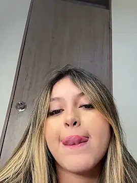 lunablossom  online show from January 2025 01:29:01 AM