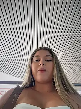 lunablossom  online show from June 2026 09:09:01 PM