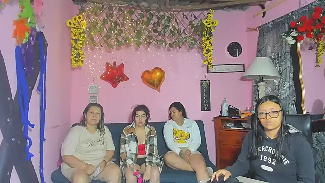 Snapshot of lesbiancuple chatting on March 2026 11:32:01 AM lesbiancuple online show from March 2026 11:32:01 AM