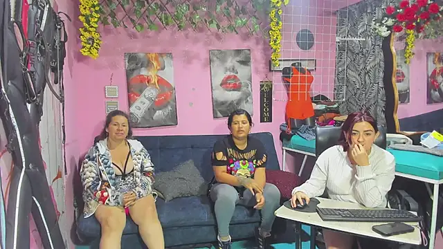 Snapshot of lesbiancuple chatting on May 2026 01:14:02 AM lesbiancuple online show from May 2026 01:14:02 AM