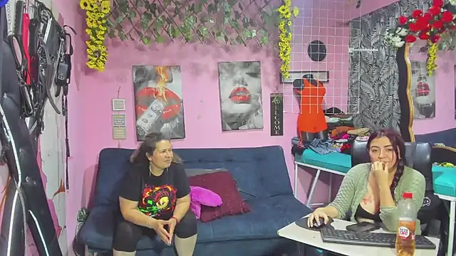 Snapshot of lesbiancuple chatting on May 2026 01:58:02 AM lesbiancuple online show from May 2026 01:58:02 AM