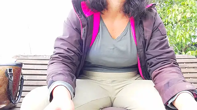 Snapshot of SquirtyMellissaLabia chatting on September 2025 07:03:02 AM SquirtyMellissaLabia online show from September 2025 07:03:02 AM