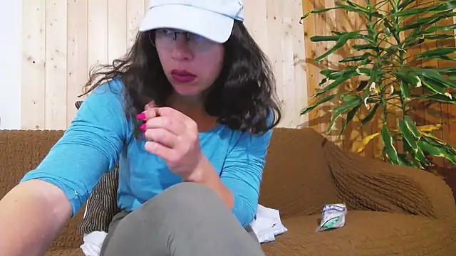 Snapshot of SquirtyMellissaLabia chatting on November 2025 05:46:01 AM SquirtyMellissaLabia online show from November 2025 05:46:01 AM