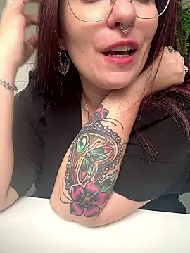 Snapshot of LunaMoongirl chatting on December 2024 10:50:02 AM LunaMoongirl online show from December 2024 10:50:02 AM