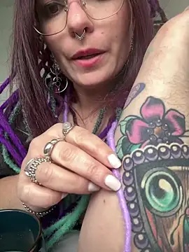 Snapshot of LunaMoongirl chatting on December 2024 01:33:01 PM LunaMoongirl online show from December 2024 01:33:01 PM