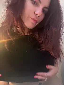 Snapshot of LunaMoongirl chatting on December 2024 04:05:02 PM LunaMoongirl online show from December 2024 04:05:02 PM