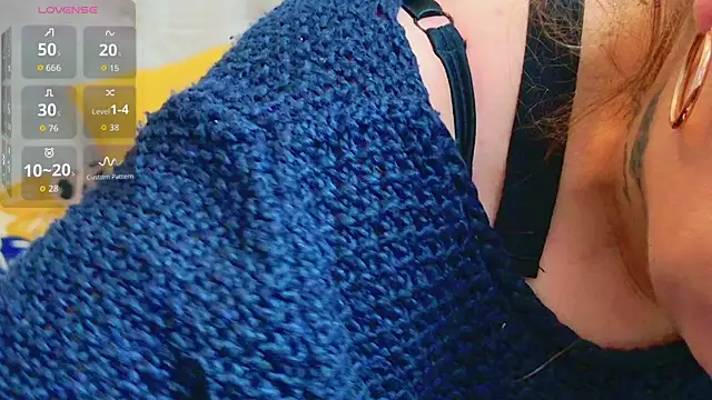 Snapshot of KarinaNoir chatting on December 2025 05:13:01 AM KarinaNoir online show from December 2025 05:13:01 AM