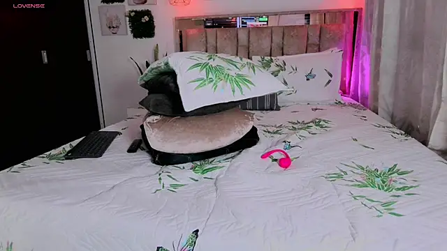 Dulce Morrys online show from April 2026 06:10:01 PM