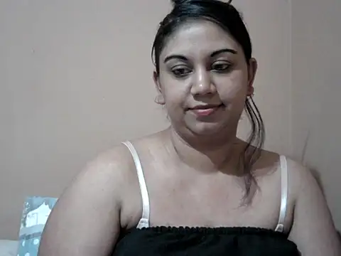 Snapshot of bellachow10 chatting on July 2026 04:15:02 PM bellachow10 online show from July 2026 04:15:02 PM