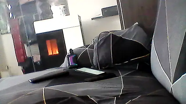 Snapshot of mickzizi chatting on March 2026 10:10:01 AM mickzizi online show from March 2026 10:10:01 AM