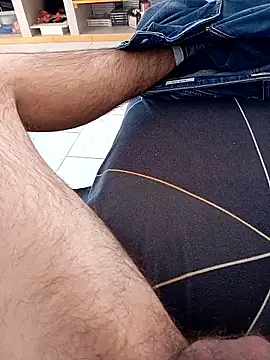 Snapshot of mickzizi chatting on April 2026 09:42:02 AM mickzizi online show from April 2026 09:42:02 AM