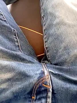 Snapshot of mickzizi chatting on April 2026 07:36:02 AM mickzizi online show from April 2026 07:36:02 AM