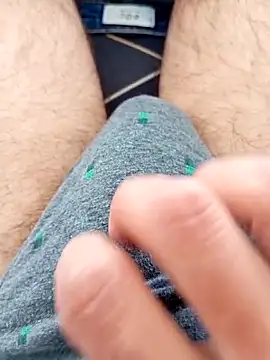 Snapshot of mickzizi chatting on April 2026 12:15:01 PM mickzizi online show from April 2026 12:15:01 PM