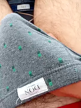 Snapshot of mickzizi chatting on April 2026 12:29:02 PM mickzizi online show from April 2026 12:29:02 PM