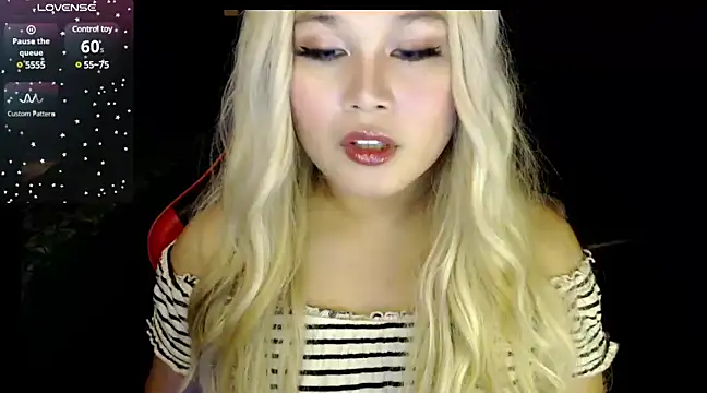 Snapshot of stacey_wills44 chatting on January 2025 12:37:02 PM stacey wills44 online show from January 2025 12:37:02 PM