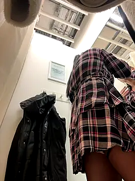 CrazzyChicks online show from November 2025 06:13:01 AM