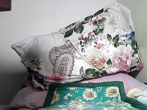 Snapshot of CarelineJoy chatting on October 2025 06:32:02 AM CarelineJoy online show from October 2025 06:32:02 AM