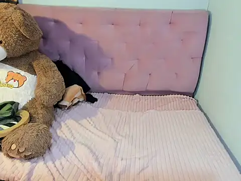 Snapshot of GiannaGoddes chatting on November 2025 04:14:02 PM GiannaGoddes online show from November 2025 04:14:02 PM