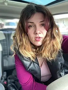 DaisyVibesss online show from February 2025 12:02:02 PM