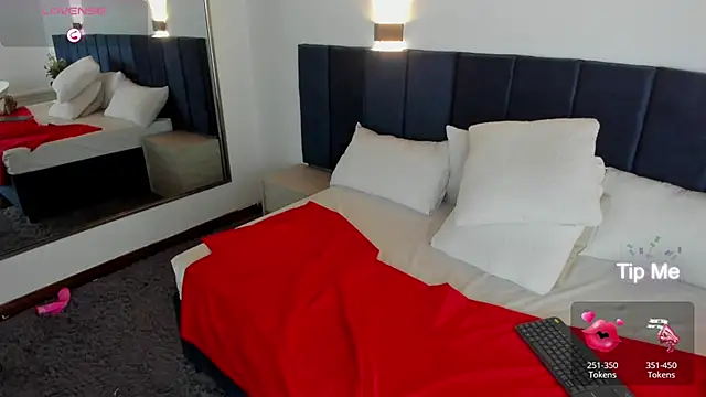 Snapshot of EmilySumer chatting on December 2024 07:42:01 PM EmilySumer online show from December 2024 07:42:01 PM