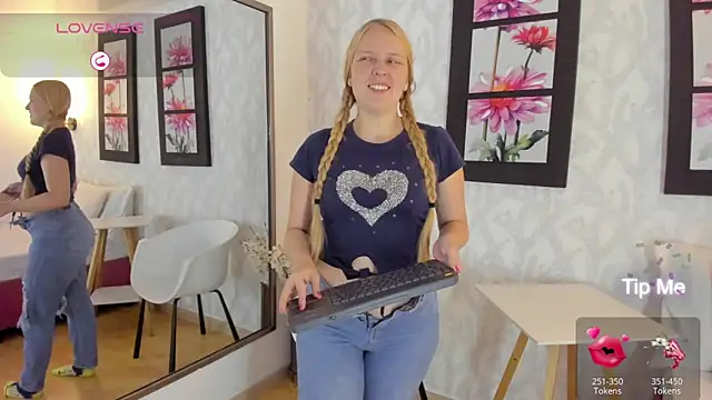 Snapshot of EmilySumer chatting on February 2025 10:32:02 PM EmilySumer online show from February 2025 10:32:02 PM