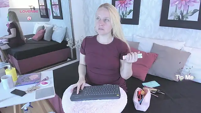 Snapshot of EmilySumer chatting on September 2025 03:34:01 AM EmilySumer online show from September 2025 03:34:01 AM