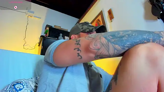 Snapshot of CamiloGray_ chatting on February 2025 01:28:01 PM CamiloGray online show from February 2025 01:28:01 PM