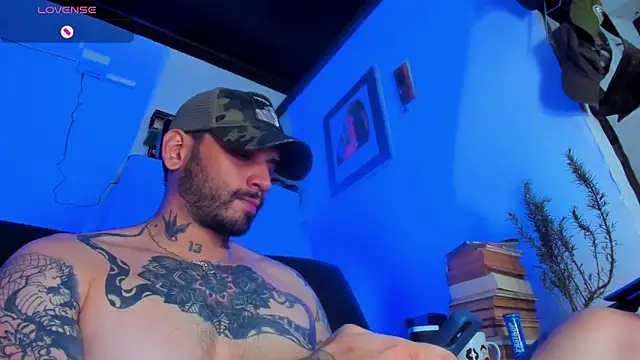 Snapshot of CamiloGray_ chatting on February 2025 07:03:02 PM CamiloGray online show from February 2025 07:03:02 PM