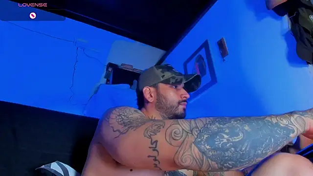 Snapshot of CamiloGray_ chatting on February 2025 02:43:02 PM CamiloGray online show from February 2025 02:43:02 PM