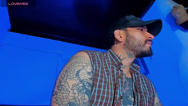 Snapshot of CamiloGray_ chatting on March 2025 02:43:02 PM CamiloGray online show from March 2025 02:43:02 PM