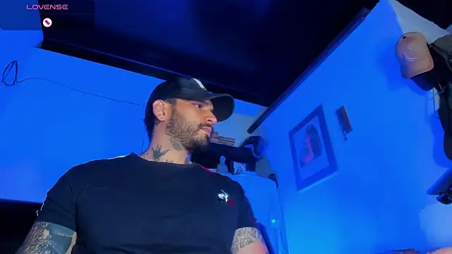 Snapshot of CamiloGray_ chatting on March 2025 01:31:02 PM CamiloGray online show from March 2025 01:31:02 PM