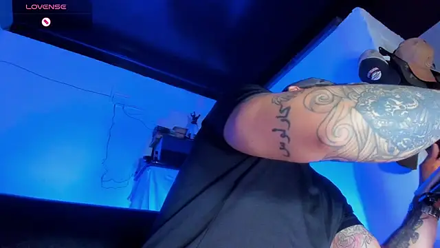 Snapshot of CamiloGray_ chatting on March 2025 01:32:02 PM CamiloGray online show from March 2025 01:32:02 PM