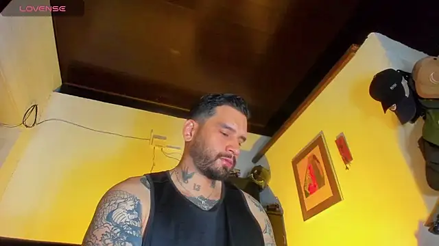 Snapshot of CamiloGray_ chatting on March 2025 02:33:02 PM CamiloGray online show from March 2025 02:33:02 PM