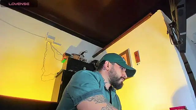 Snapshot of CamiloGray_ chatting on September 2025 01:44:02 PM CamiloGray online show from September 2025 01:44:02 PM