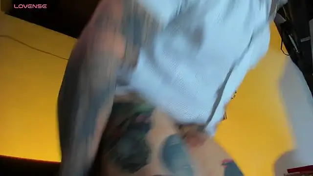 Snapshot of CamiloGray_ chatting on September 2025 12:27:01 PM CamiloGray online show from September 2025 12:27:01 PM