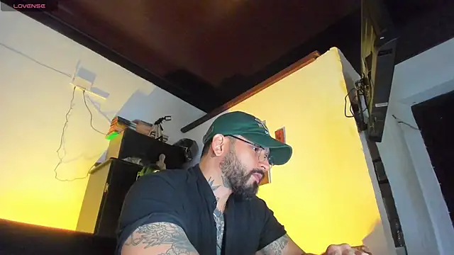 Snapshot of CamiloGray_ chatting on September 2025 02:18:02 PM CamiloGray online show from September 2025 02:18:02 PM