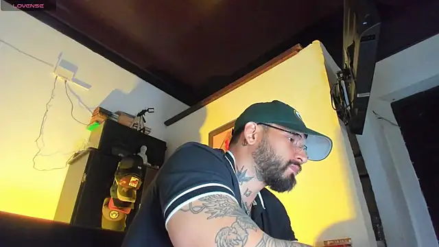 Snapshot of CamiloGray_ chatting on September 2025 11:23:02 AM CamiloGray online show from September 2025 11:23:02 AM