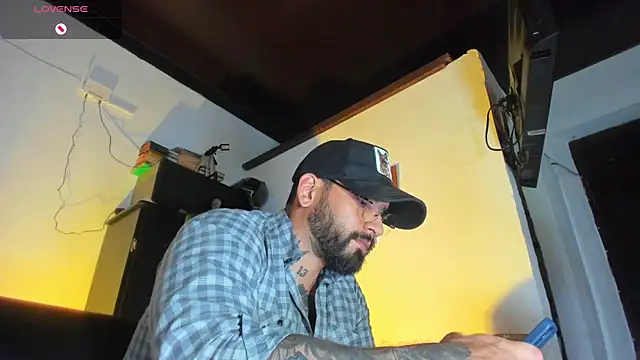 Snapshot of CamiloGray_ chatting on September 2025 02:53:02 PM CamiloGray online show from September 2025 02:53:02 PM