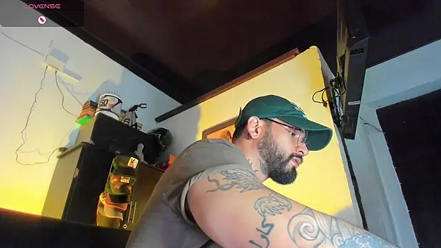 Snapshot of CamiloGray_ chatting on September 2025 02:10:01 PM CamiloGray online show from September 2025 02:10:01 PM