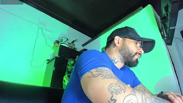 Snapshot of CamiloGray_ chatting on September 2025 01:05:02 PM CamiloGray online show from September 2025 01:05:02 PM