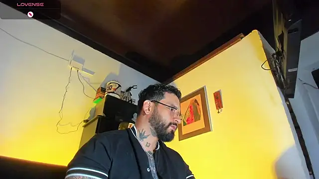 Snapshot of CamiloGray_ chatting on September 2025 02:55:01 PM CamiloGray online show from September 2025 02:55:01 PM