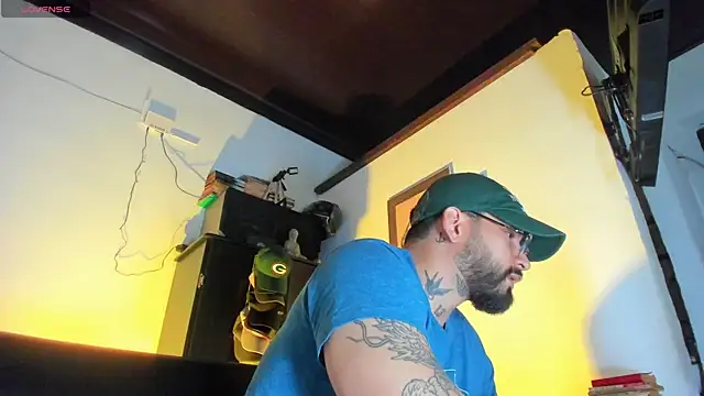 Snapshot of CamiloGray_ chatting on October 2025 01:20:01 PM CamiloGray online show from October 2025 01:20:01 PM