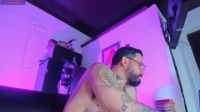 Snapshot of CamiloGray_ chatting on October 2025 01:53:02 PM CamiloGray online show from October 2025 01:53:02 PM