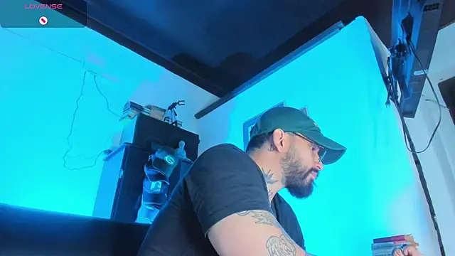 Snapshot of CamiloGray_ chatting on October 2025 01:42:02 PM CamiloGray online show from October 2025 01:42:02 PM